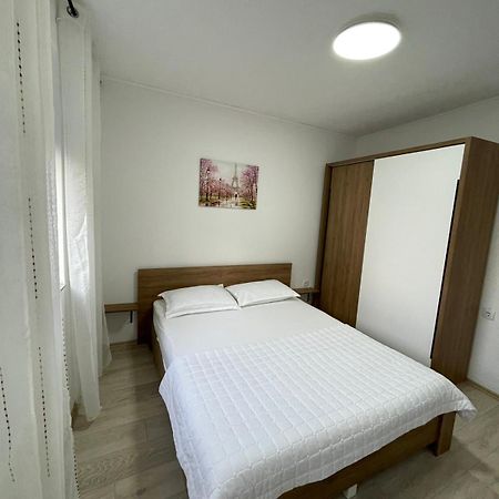 Nessi Apartment Pristina Exterior foto